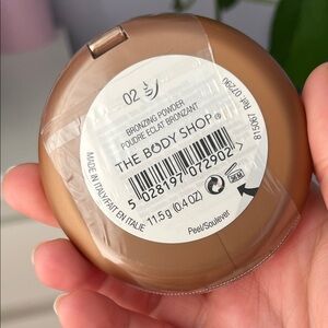 *NEW AND SEALED* The Body Shop Bronzing Powder - Rich Tan